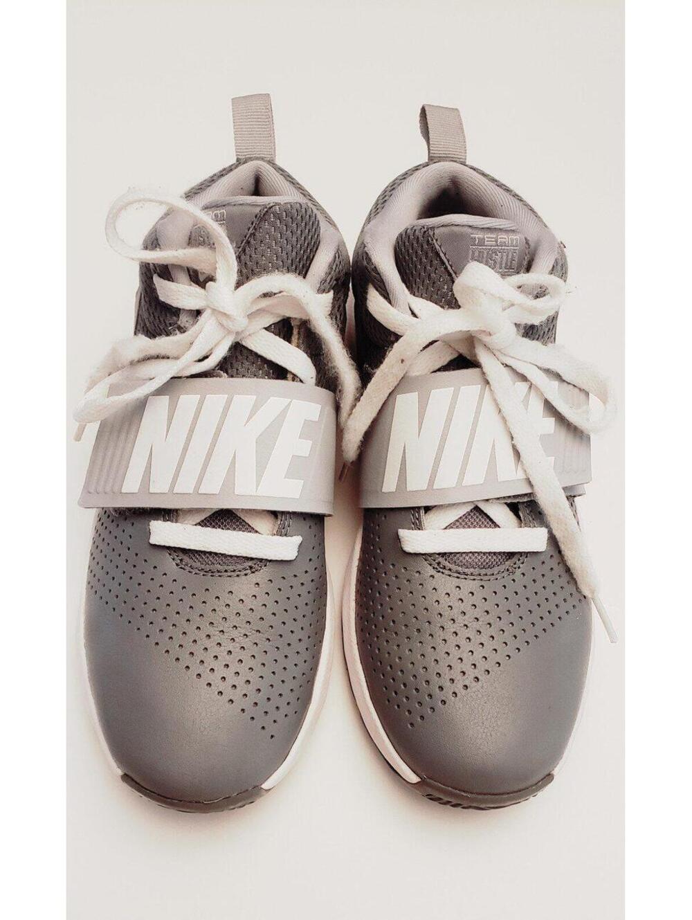 Nike Gray Tean Hustle D8 Sneakers size 5Y